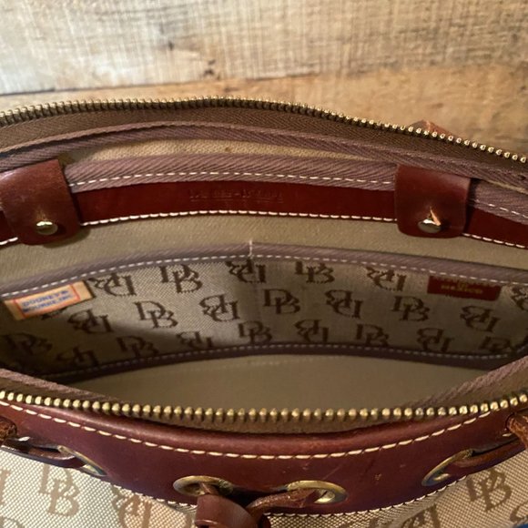Vintage Dooney & Bourke Tan Signature Jacquard Small Hobo Bag - Picture 10 of 14